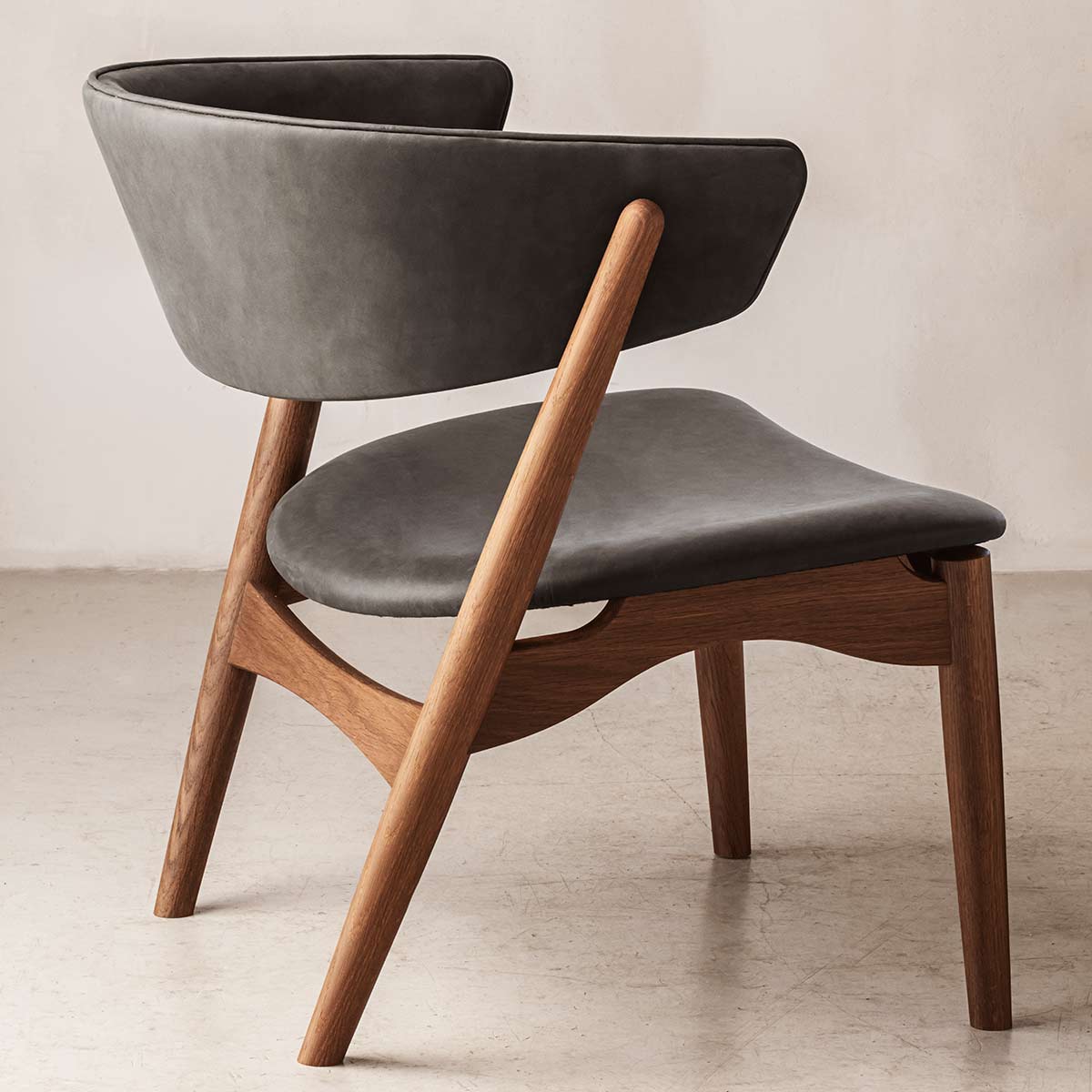 Sibast No 7 Lounge Chair | Anthracite Dune Leather Seat and Back