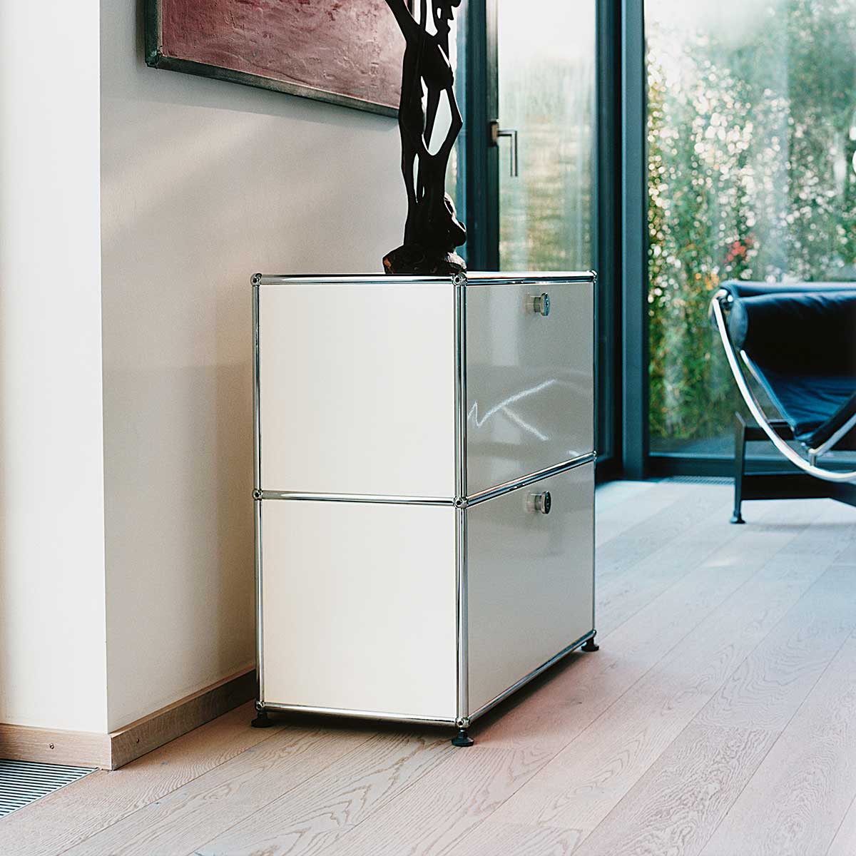 USM Small Closed Unit | White Lacquer Panels