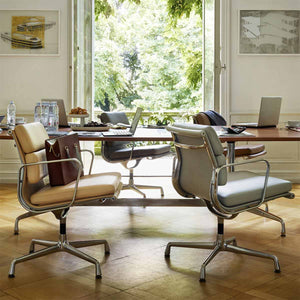 Soft Pad EA 208 Swivel Chair | Leather Sand 71 and Plano Mauve Grey 71
