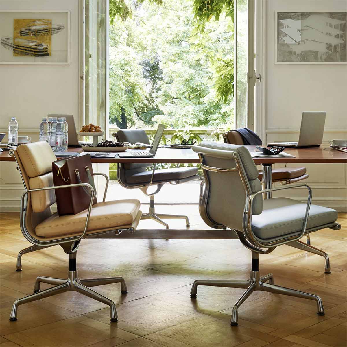 Soft Pad EA 208 Swivel Chair | Track 02 Light Grey Cream Upholstery