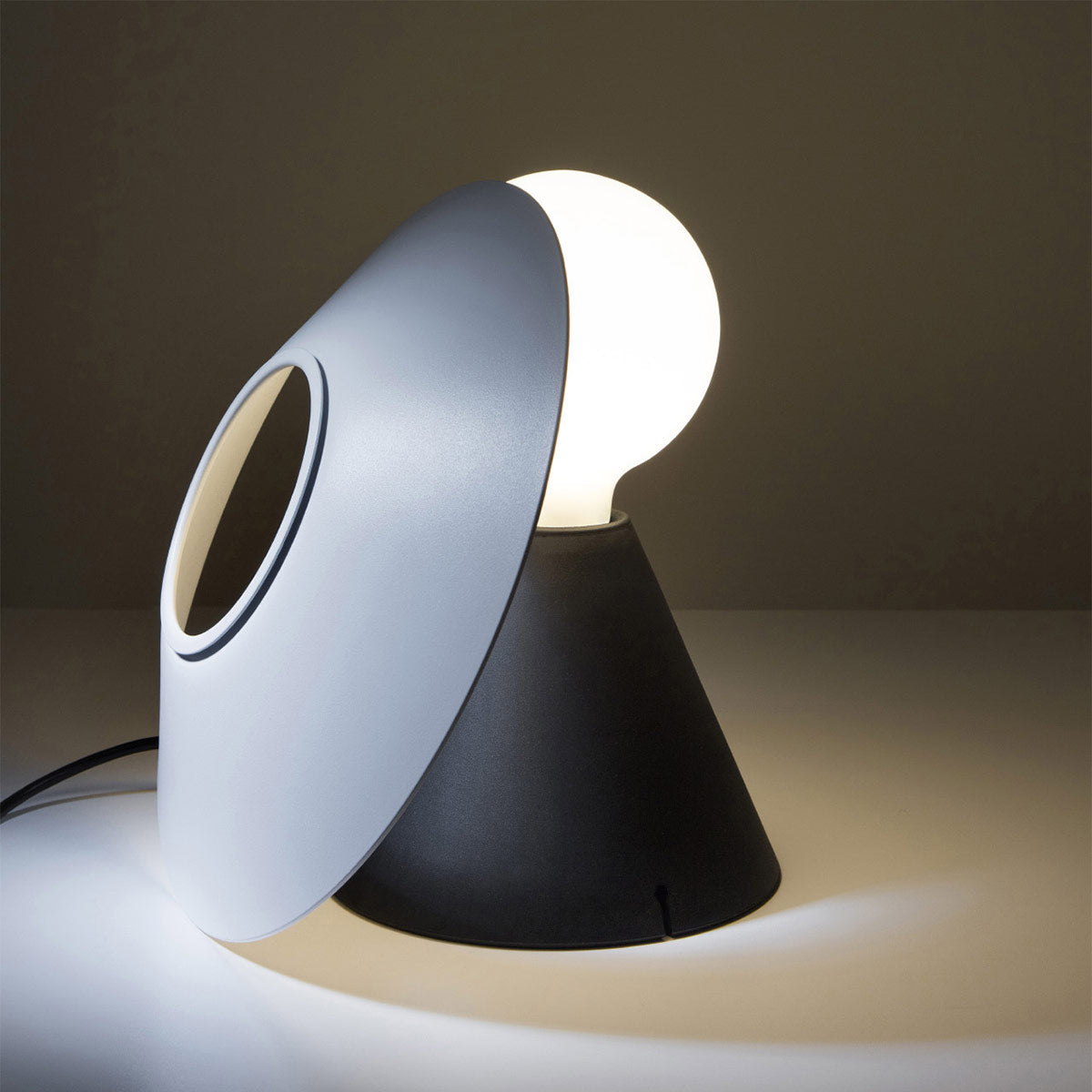 Fante Table Lamp | White Aluminium Shade