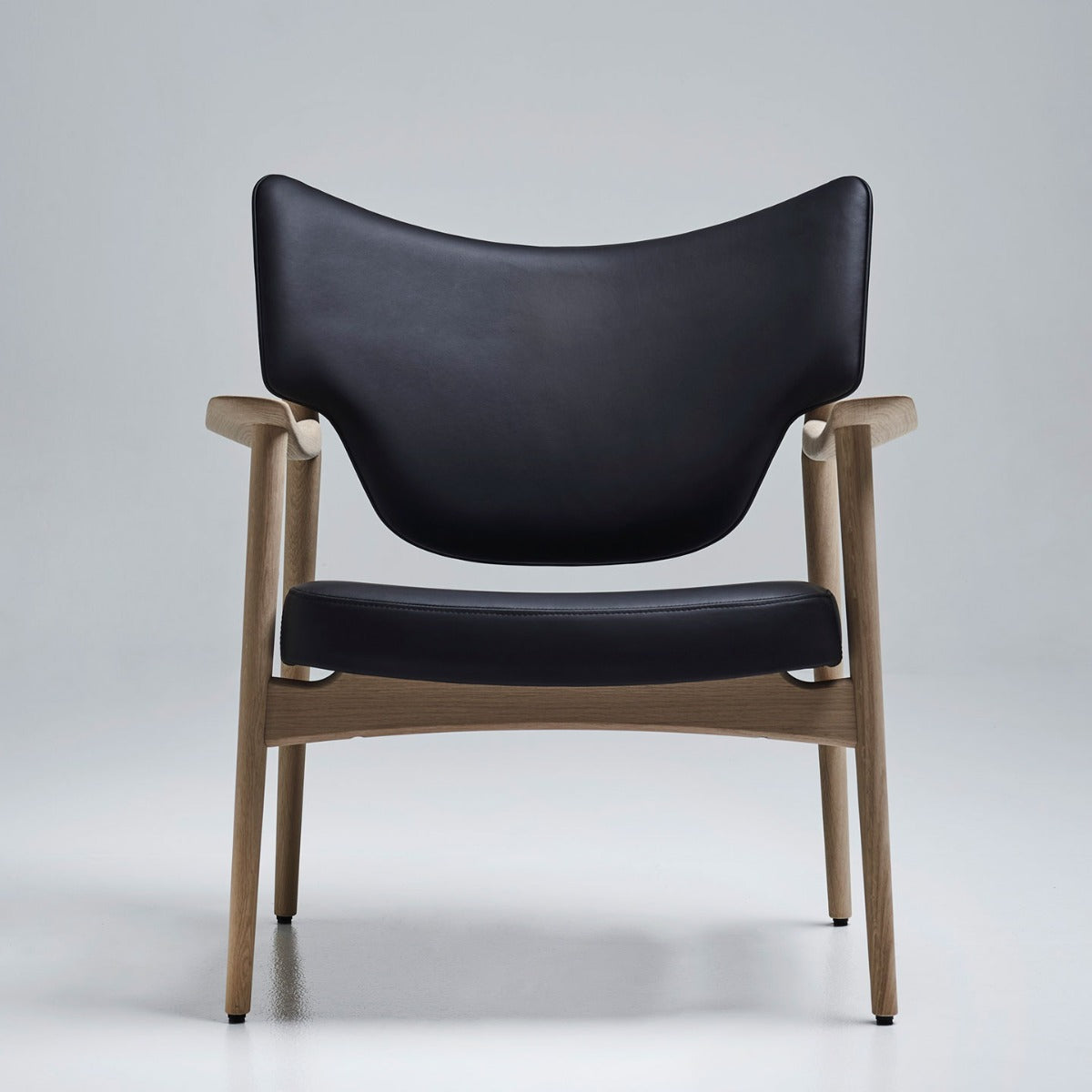 Veng Lounge Chair | Black Leather Seat and Back
