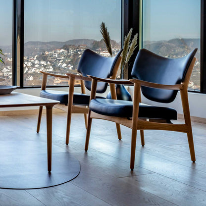 Veng Lounge Chair | Black Leather Seat and Back