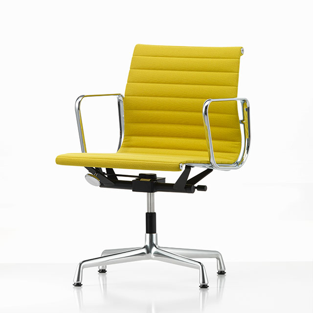 Eames Aluminium Group EA 131 Chair